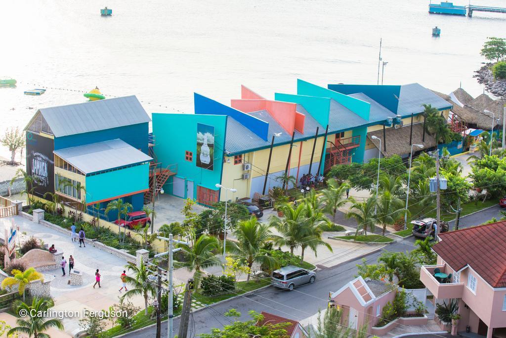 Turtle Towers Aparthotel Ocho Rios Exterior photo