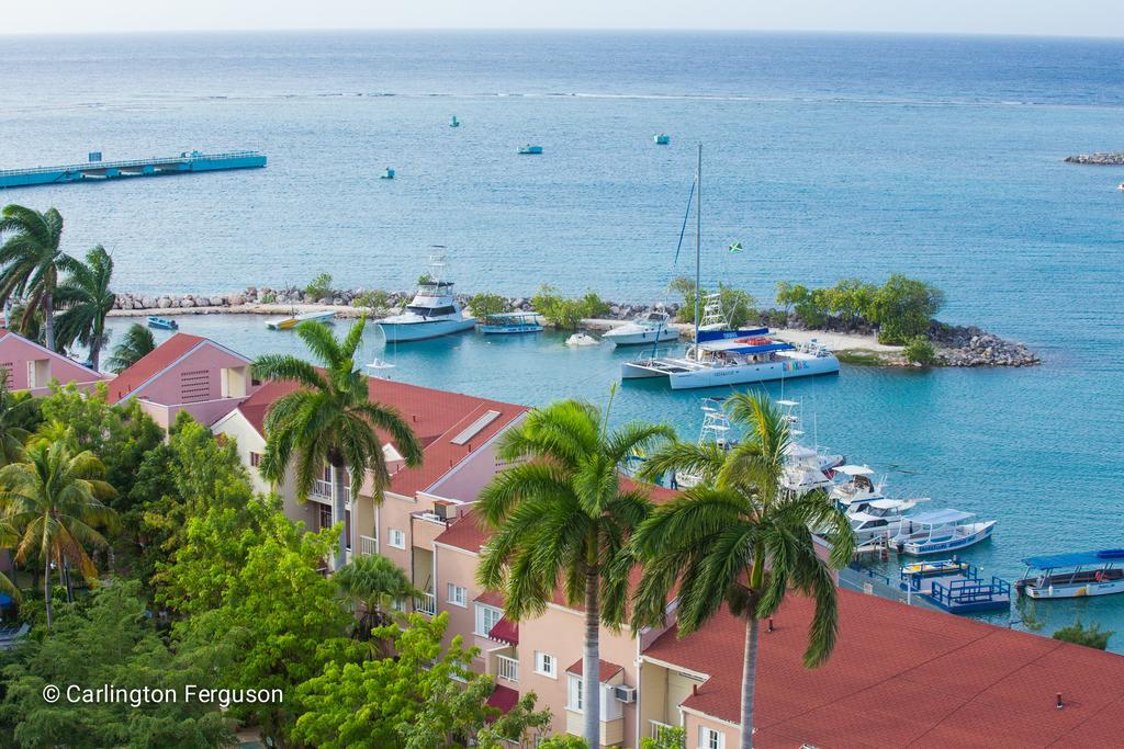 Turtle Towers Aparthotel Ocho Rios Exterior photo