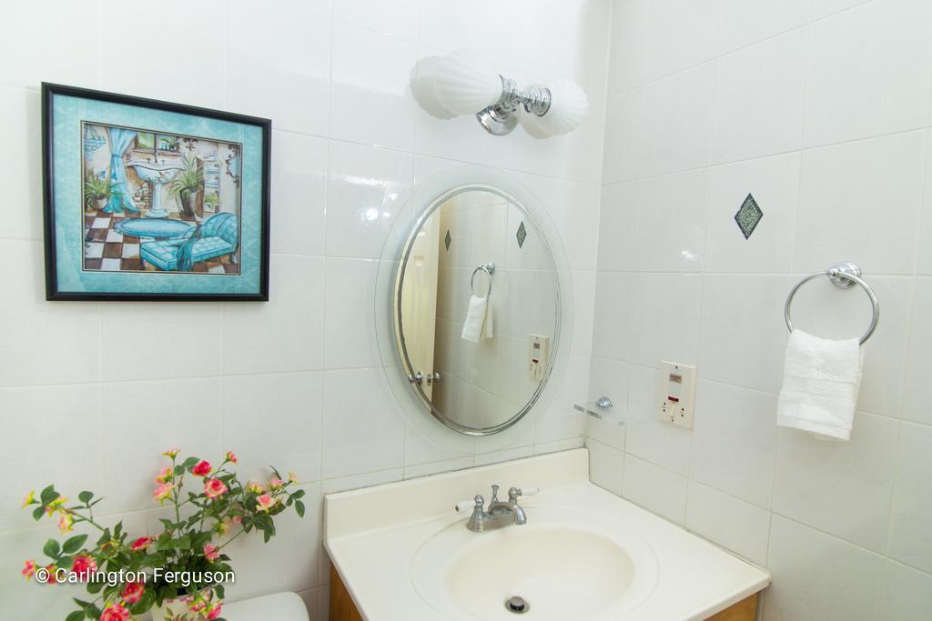 Turtle Towers Aparthotel Ocho Rios Exterior photo