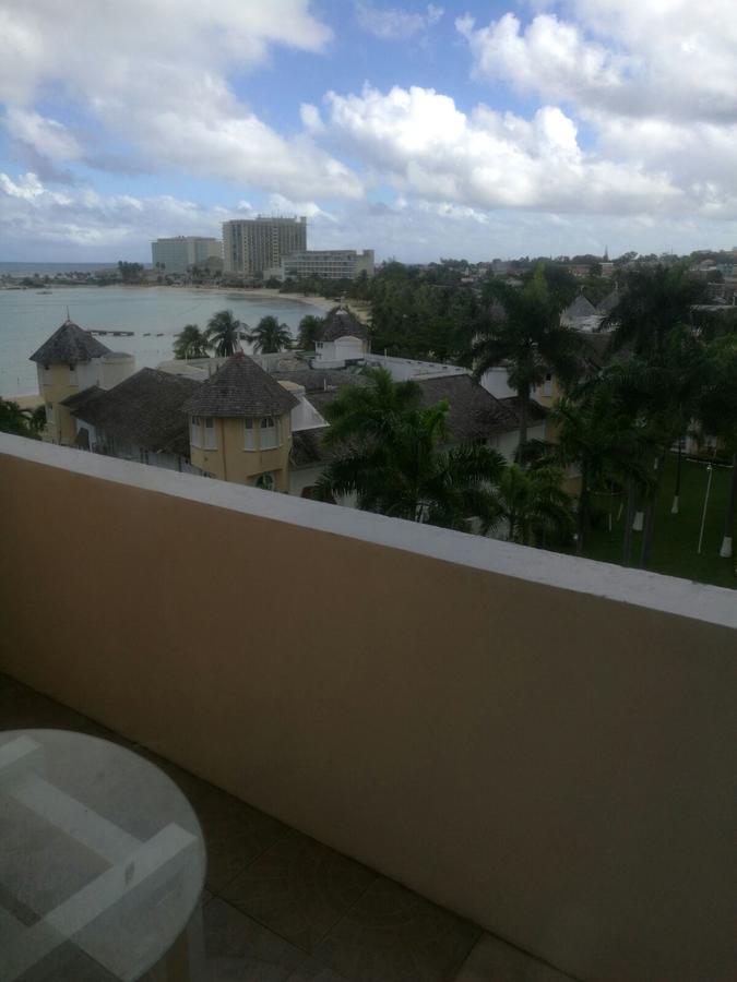 Turtle Towers Aparthotel Ocho Rios Exterior photo