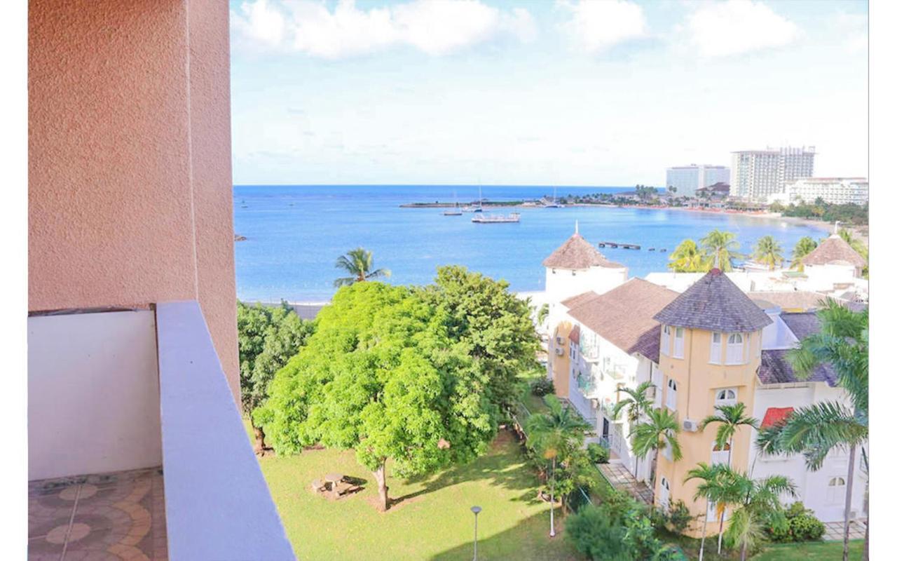 Turtle Towers Aparthotel Ocho Rios Exterior photo